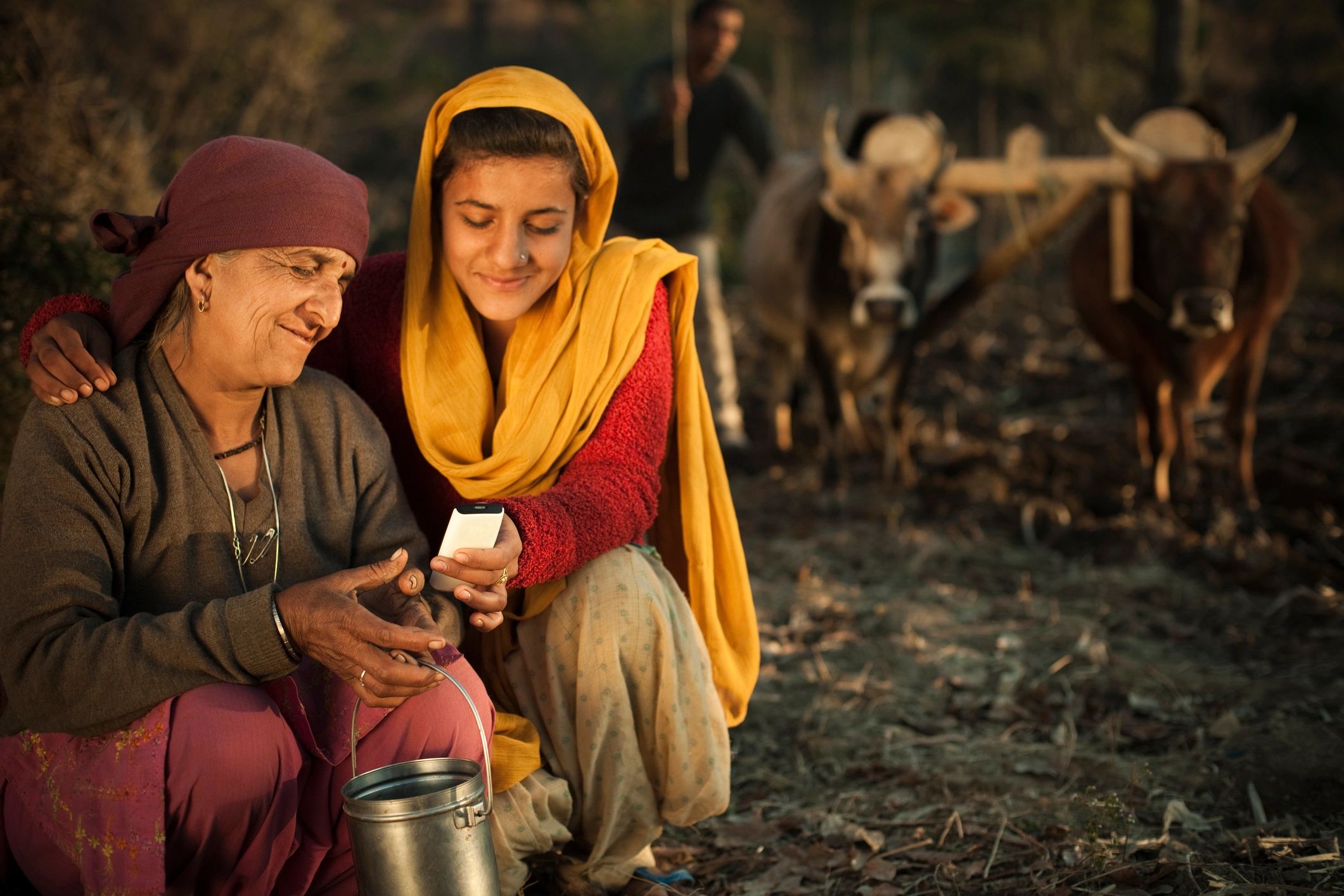 Women empowerment: rural family learning to use a mobile phone